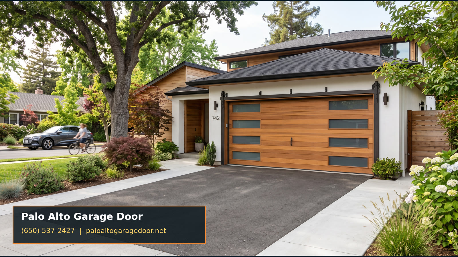 Modern garage door on a Palo Alto home